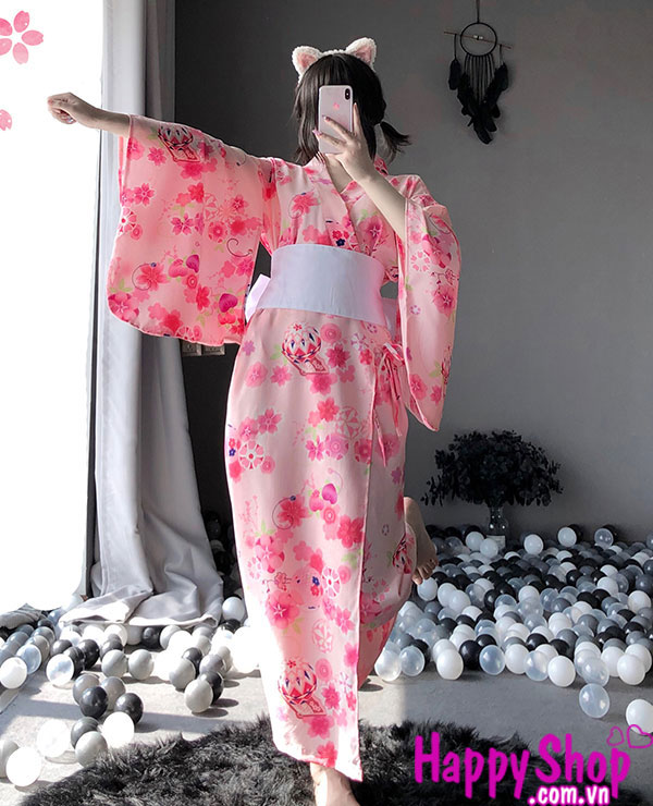 Muốn thử trở thành nhân vật yêu thích của bạn? Hãy thử mặc bộ cosplay kimono hoa anh đào mới nhất của chúng tôi! Với thiết kế đẹp mắt và chất liệu tốt nhất, bạn sẽ trông như một mỹ nhân thực sự!